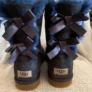 Navy uggs with bow
